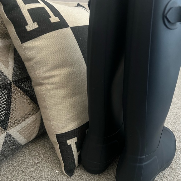 Hunter like new tall boots!  Only worn twice. They are in like new condition! - Picture 14 of 14